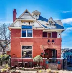 Off Broadway B & B Các khách sạn ở Englewood