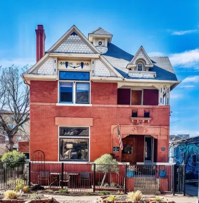 Off Broadway B & B Các khách sạn ở Englewood