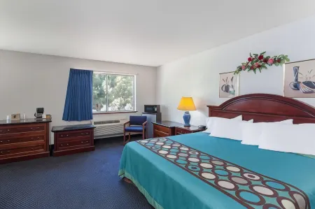 Super 8 by Wyndham Selma/Fresno Area