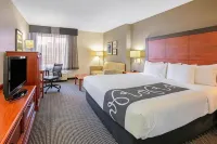 La Quinta Inn & Suites by Wyndham DFW Airport South / Irving Hotels in Irving