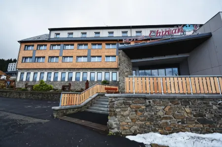 Hotel Churáňov Отели в г. Вимперк