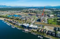 Luxurious Retreat - Elevator, Fireplace, Balcony, BBQ Area Hotels in Coeur d'Alene