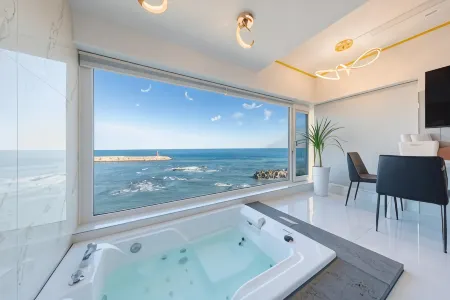 Gangneung Stay Q9 Отели рядом с достопримечательностью «Джумунджин- Бич»