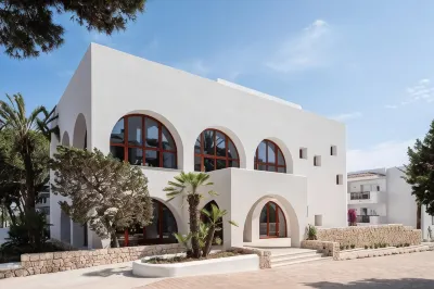 Inturotel Esmeralda Park Hotels near The Jolly Roger Pub Cala D'Or