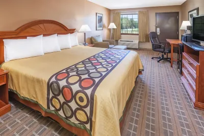 Super 8 by Wyndham Clinton クリントンのホテル