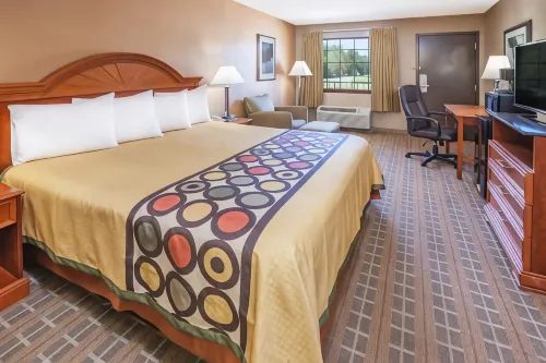 Super 8 by Wyndham Clinton Hotels in Fairfield Bay