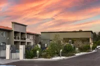 Best Western Plus Lake Front Hotel