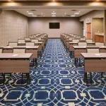 蘭辛東歡朋酒店及套房