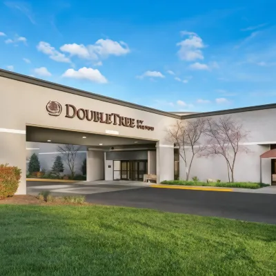 DoubleTree by Hilton Lawrence Hotel a 