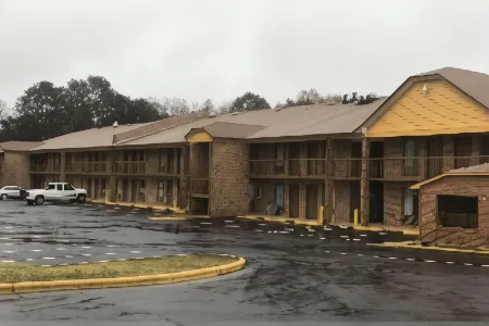 Days Inn by Wyndham King/Winston Salem Area Отели в г. Шолс