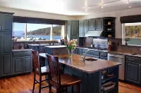 Waterfront Home-Great Boating/Fishing/Beach. Mountain Views, Close to Sandpoint