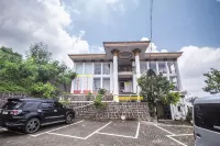 Gading Homestay Prigen Hotell i Jatiarjo