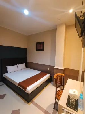 Hotel Queen Pontianak Hotels near Mujahidin Grand Mosque