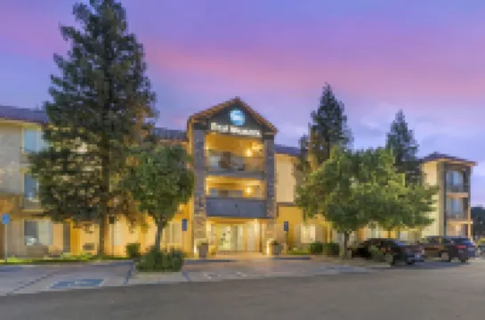 Comfort Inn & Suites Visalia - Sequoia