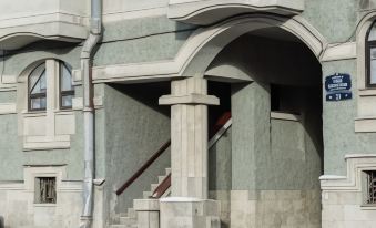 Simple Bon Voyage Hotel