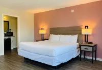 Econo Lodge Inn & Suites