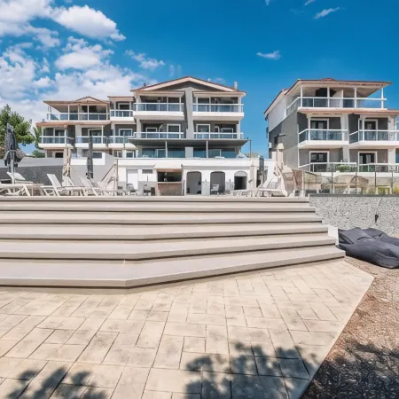 Trizonia Bay Hotel