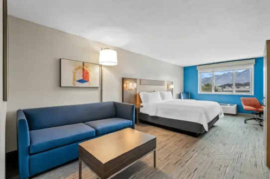 Holiday Inn Express & Suites OGDEN by IHG