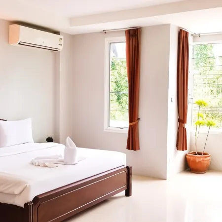 J.Holiday Inn Krabi