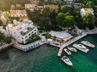 Kalamota Beach House - Beach