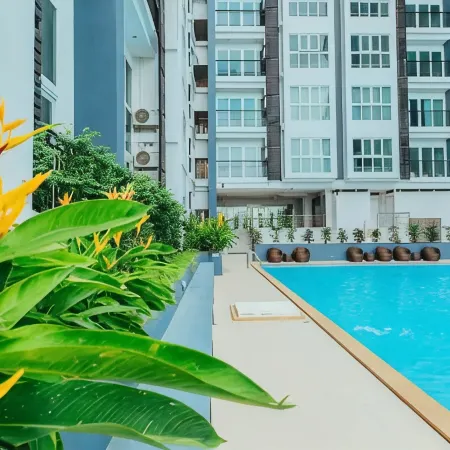 Locals ChiangMai Central Airport Plaza Отели рядом с достопримечательностью «Дальневосточный университет»