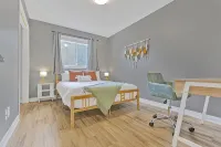 Niagara Retreat|HotTub|Sauna|Games|15 Min to Falls