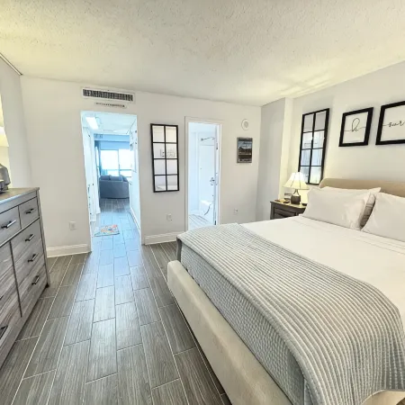 Ocean View Suite for Two - Quiet Prime Location 75th Aven