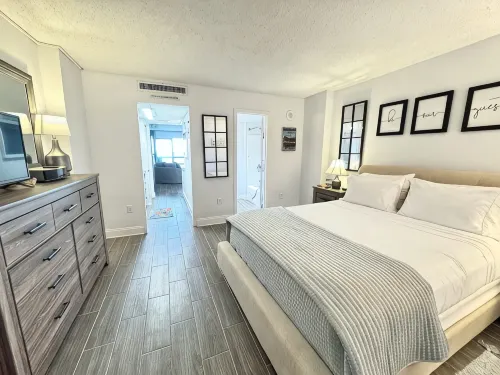 Ocean View Suite for Two - Quiet Prime Location 75th Aven - สระว่ายน้ำส่วนตัว