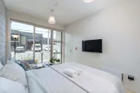 Petone City Studio with Balcony