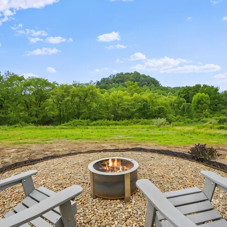 Luxury Airstream Glamping Unit 4 of 6, On-Site Hiking, Private Hot Tub and Sauna