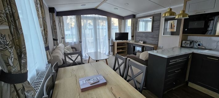 Freesia 3 Bedroom Modern Caravan Rockley Park, Poole Harbour, Dorset. Dogs free. Hotels in Poole