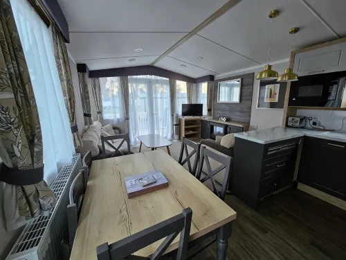 Freesia 3 Bedroom Modern Caravan Rockley Park, Poole Harbour, Dorset. Dogs free. - 3-stjärniga