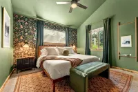 Downtown Bailey Mountain Escape with Sauna, Hot tub and Designated Game Room