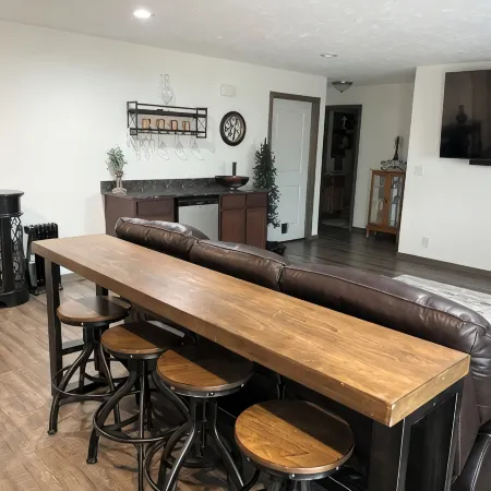 Spacious 4-bedroom house with AC, WiFi in NW Lincoln