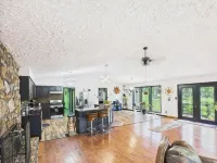 3-bedroom Pet Friendly home on 14 acres with trails and seasonal creeks. - Wifi