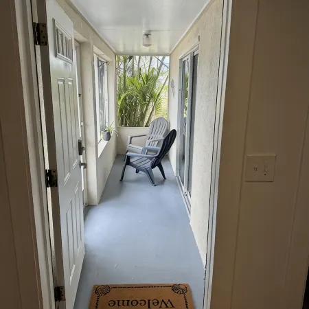 2bed 2 bath sleeps 6. Walk to the water, less than a mile to Anna Maria Island