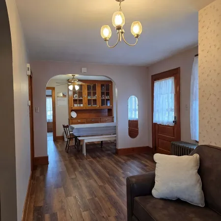 Family-friendly farmhouse property, rural setting, 10 minutes from Tiffin, OH. Отели в г. Сенека