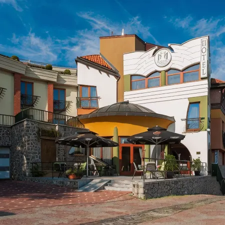 Sándor Hotel