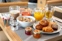 Tour de Nesle la Rochelle Vieux Port - servizio colazione