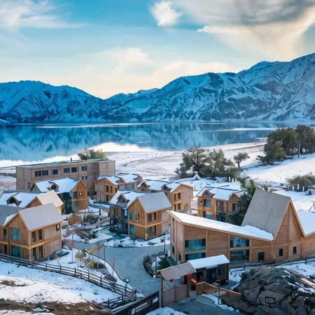 Yilemu Lake Three Hundred Homestays