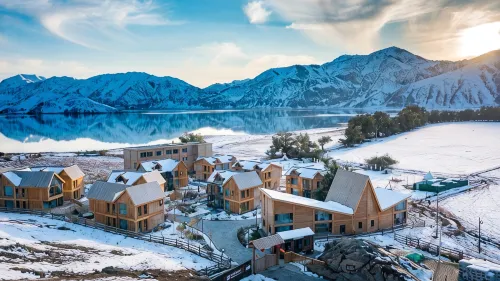 Yilemu Lake Three Hundred Homestays - parking