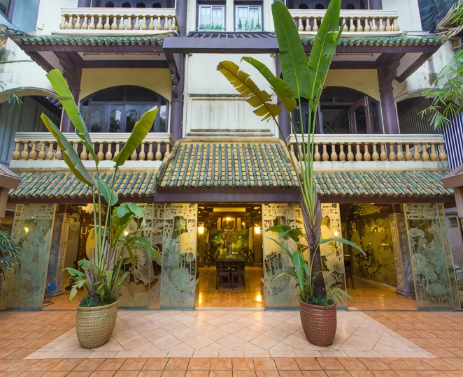 Dragon Hotel