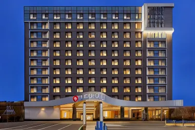 Marriott New York JFK Airport Hotels near A Subway Line