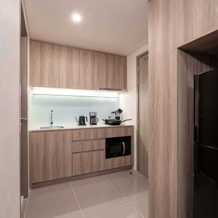 Ramada by Wyndham Bangkok Sukhumvit 87 Отели рядом с достопримечательностью «Станция BTS Он Нут»