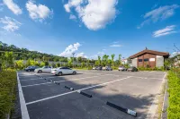 Yanlu·Huangling Hotel - parking