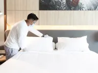 Harris Hotel and Conventions Kelapa Gading Jakarta Hotels near La Piazza