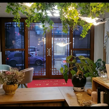 Shihu Jiayuan Themed Hotel