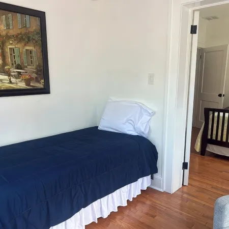 Charming Apartment with Pool, Free Parking, Walk to Everything Downtown.