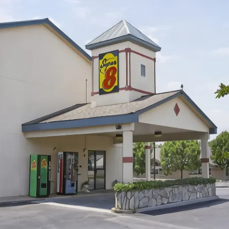 Super 8 by Wyndham Shelby