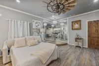 Cozy Darlin' Suite on the River